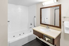 Best Western Thompson Hotel & Suites