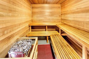 Best Western Thompson Hotel & Suites