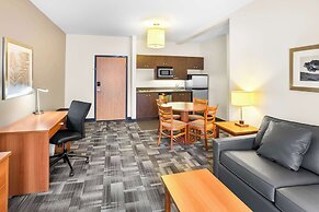 Best Western Thompson Hotel & Suites