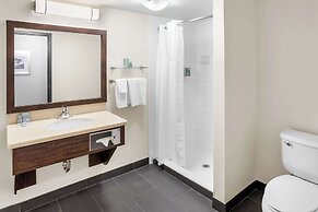 Best Western Thompson Hotel & Suites