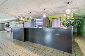 Brit Hotel Confort Pau Lons