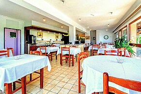 Brit Hotel Confort Pau Lons