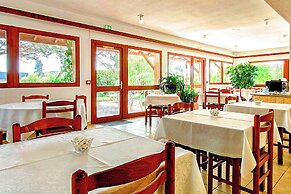 Brit Hotel Confort Pau Lons