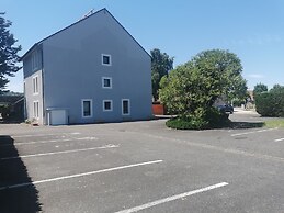 Brit Hotel Confort Pau Lons