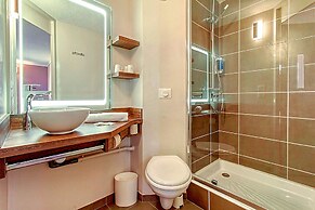 Brit Hotel Confort Pau Lons