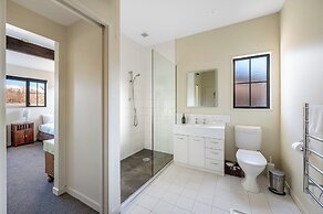 Criffel Peak View B&B and Apartment