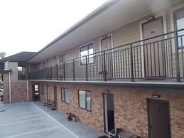 Arena Court Motel