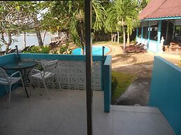Blu' Beach Bungalows