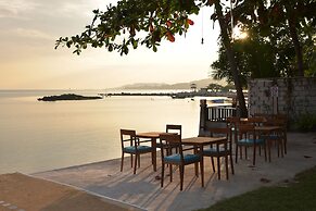 Blu' Beach Bungalows