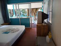 Blu' Beach Bungalows