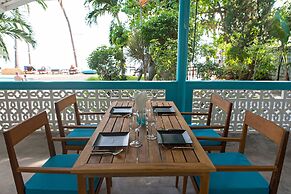 Blu' Beach Bungalows