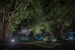 Blu' Beach Bungalows