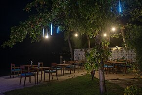 Blu' Beach Bungalows