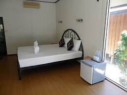 Blu' Beach Bungalows