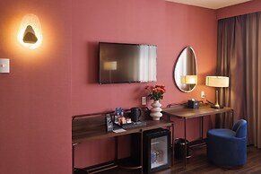 Kin Hotel Ly Tu Trong