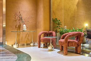 Kin Hotel Ly Tu Trong