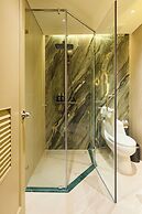 Kin Hotel Ly Tu Trong