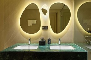 Kin Hotel Ly Tu Trong