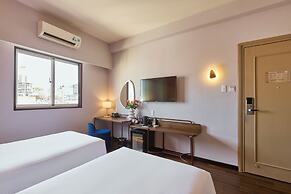 Kin Hotel Ly Tu Trong