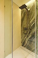 Kin Hotel Ly Tu Trong