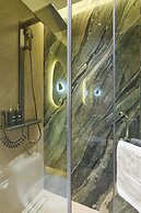 Kin Hotel Ly Tu Trong