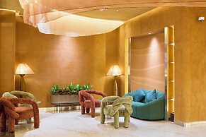 Kin Hotel Ly Tu Trong