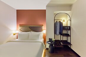 Kin Hotel Ly Tu Trong