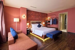 Kin Hotel Ly Tu Trong