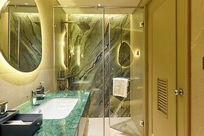 Kin Hotel Ly Tu Trong