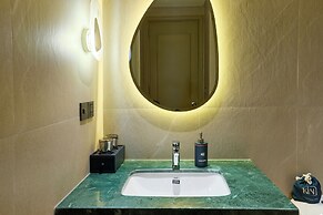 Kin Hotel Ly Tu Trong