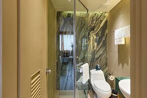 Kin Hotel Ly Tu Trong