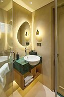 Kin Hotel Ly Tu Trong