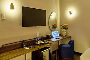 Kin Hotel Ly Tu Trong