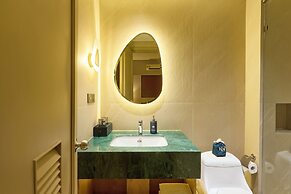 Kin Hotel Ly Tu Trong