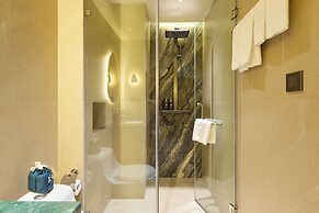 Kin Hotel Ly Tu Trong