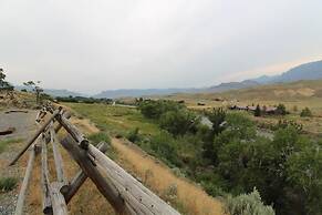 The Historic Wapiti Lodge