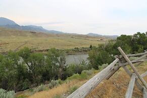 The Historic Wapiti Lodge