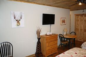 The Historic Wapiti Lodge