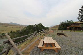 The Historic Wapiti Lodge