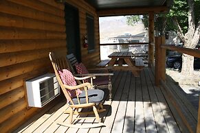 The Historic Wapiti Lodge