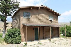 The Historic Wapiti Lodge