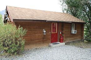 The Historic Wapiti Lodge