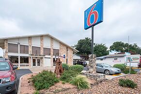 Motel 6 Boerne, TX