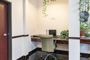 Budget Inn and Suites