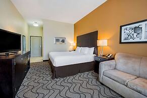 La Quinta Inn & Suites by Wyndham Marshall