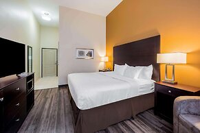 La Quinta Inn & Suites by Wyndham Marshall