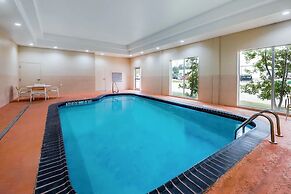 La Quinta Inn & Suites by Wyndham Marshall