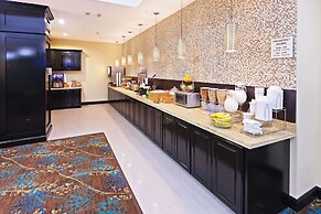 La Quinta Inn & Suites by Wyndham Marshall