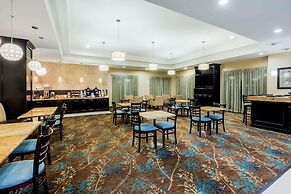La Quinta Inn & Suites by Wyndham Marshall