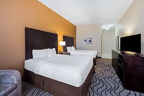 La Quinta Inn & Suites by Wyndham Marshall